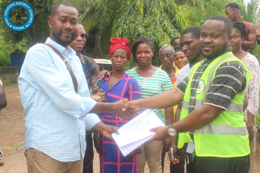 SHAI-OSDOKU DISTRICT ASSEMBLY HANDS OVER A SITE FOR REHABILITATION OF 1.5 KILOMETRE WATERWORKS JUNCTION TO MUERTER FEEDER ROAD UNDER THE GHANA PRODUCTIVE SAFETY NET PHASE II TO THE CONTRACTOR.