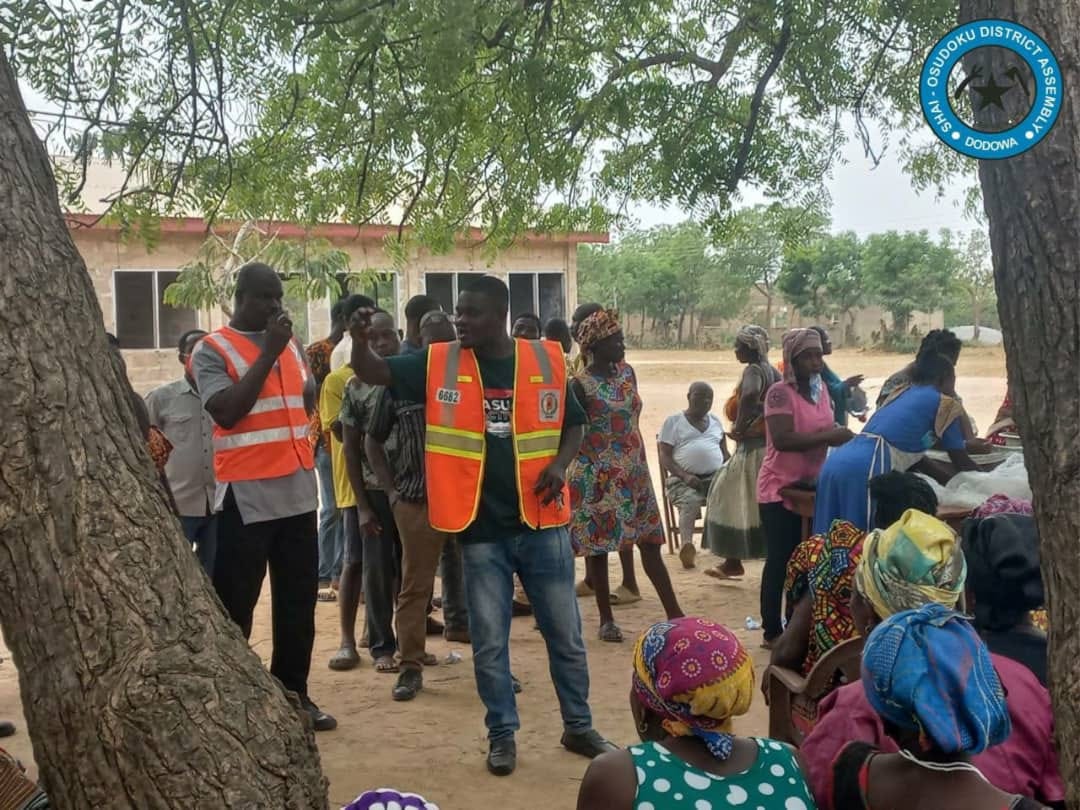 DONATION OF FOOD ITEMS TO VICTIMS OF THE AKOSOMBO DAM SPILLAGE AT TOKPO.