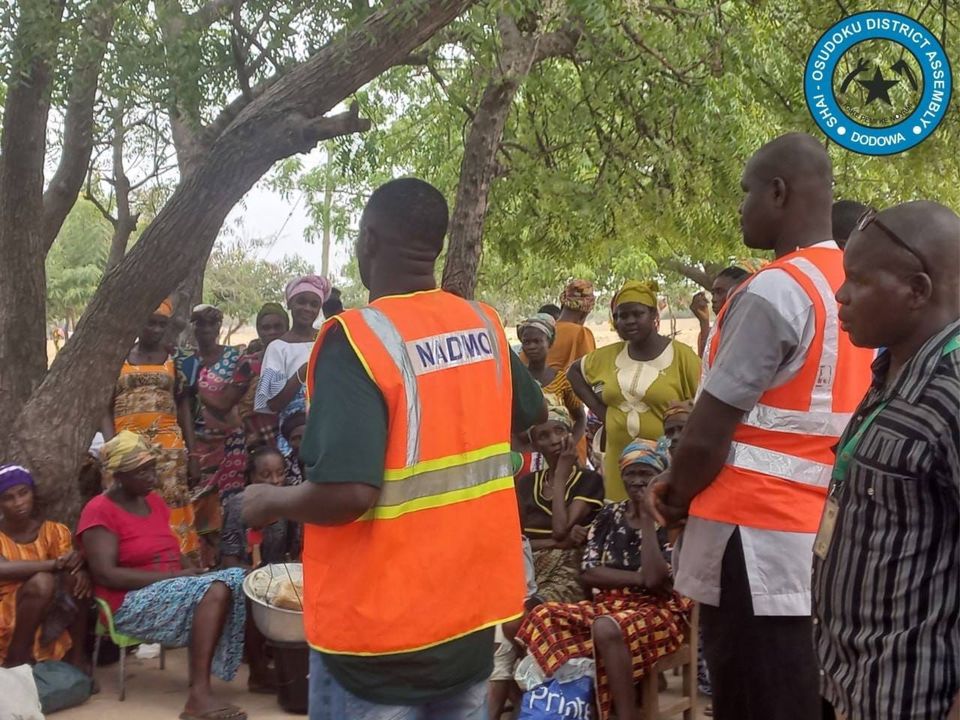 DONATION OF FOOD ITEMS TO VICTIMS OF THE AKOSOMBO DAM SPILLAGE AT TOKPO.