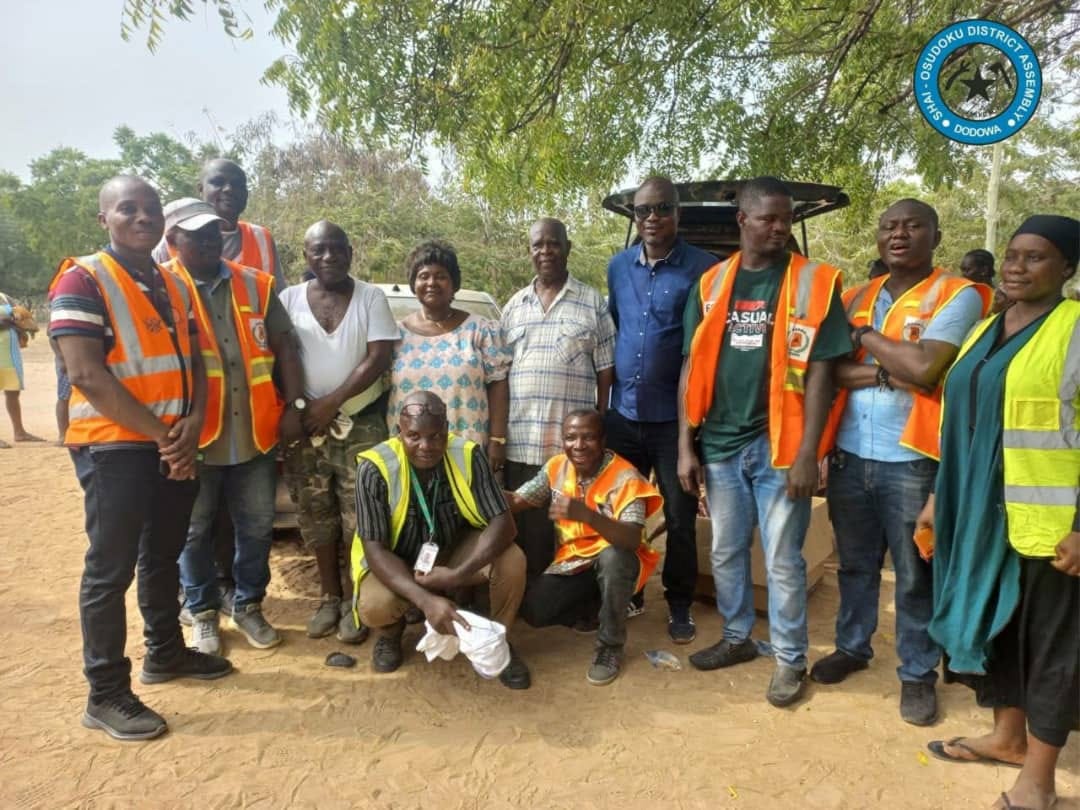 DONATION OF FOOD ITEMS TO VICTIMS OF THE AKOSOMBO DAM SPILLAGE AT TOKPO.