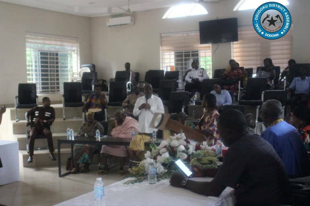 SHAI-OSUDOKU DISTRICT ASSEMBLY CONFERS WITH PAST EXECUTIVES ON MEASURES TO ENHANCE DEVELOPMENT.