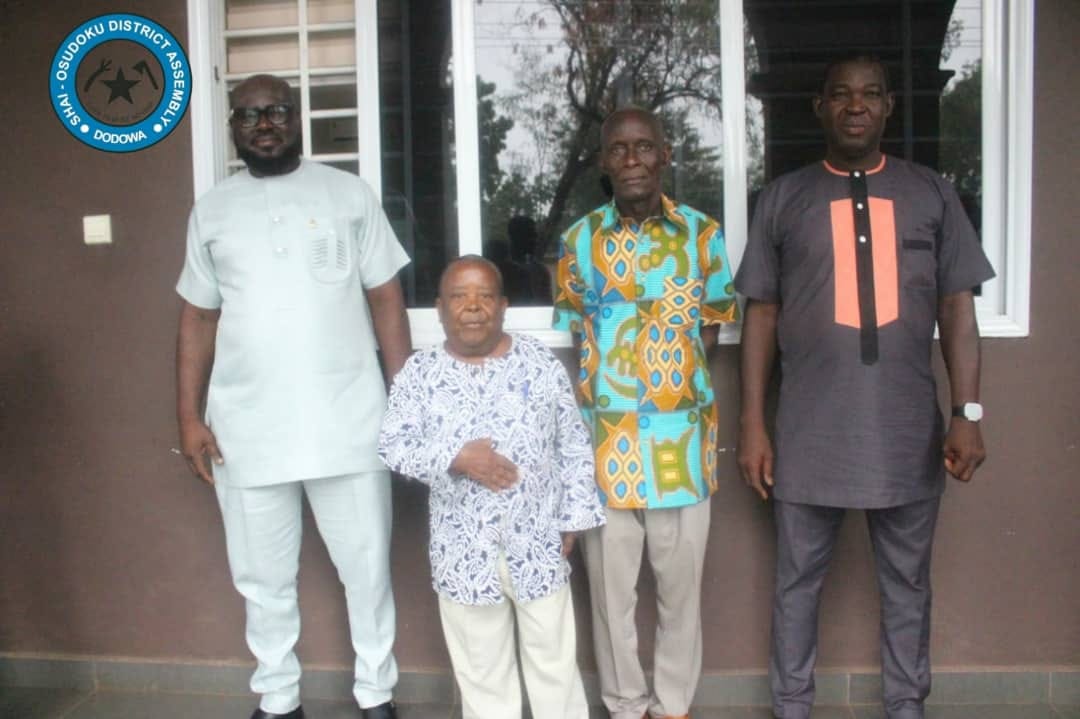 SHAI-OSUDOKU DISTRICT ASSEMBLY CONFERS WITH PAST EXECUTIVES ON MEASURES TO ENHANCE DEVELOPMENT.