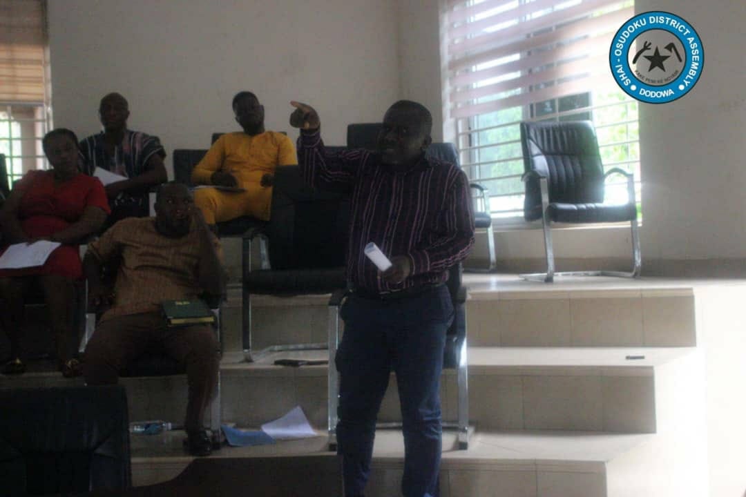 SHAI-OSUDOKU DISTRICT ASSEMBLY CONFERS WITH PAST EXECUTIVES ON MEASURES TO ENHANCE DEVELOPMENT.