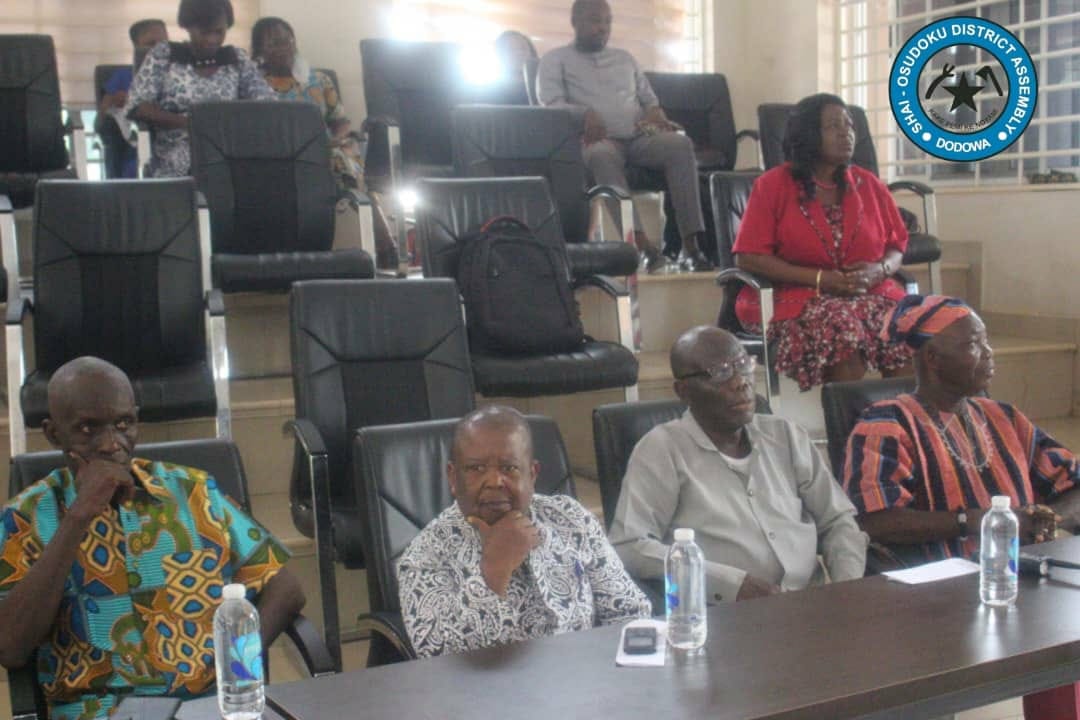 SHAI-OSUDOKU DISTRICT ASSEMBLY CONFERS WITH PAST EXECUTIVES ON MEASURES TO ENHANCE DEVELOPMENT.