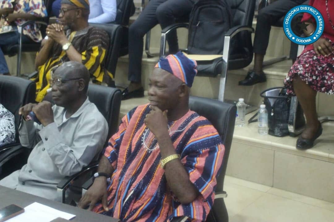 SHAI-OSUDOKU DISTRICT ASSEMBLY CONFERS WITH PAST EXECUTIVES ON MEASURES TO ENHANCE DEVELOPMENT.