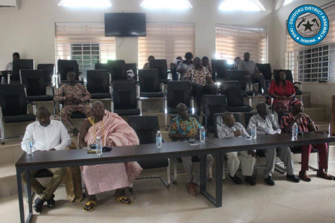 SHAI-OSUDOKU DISTRICT ASSEMBLY CONFERS WITH PAST EXECUTIVES ON MEASURES TO ENHANCE DEVELOPMENT.