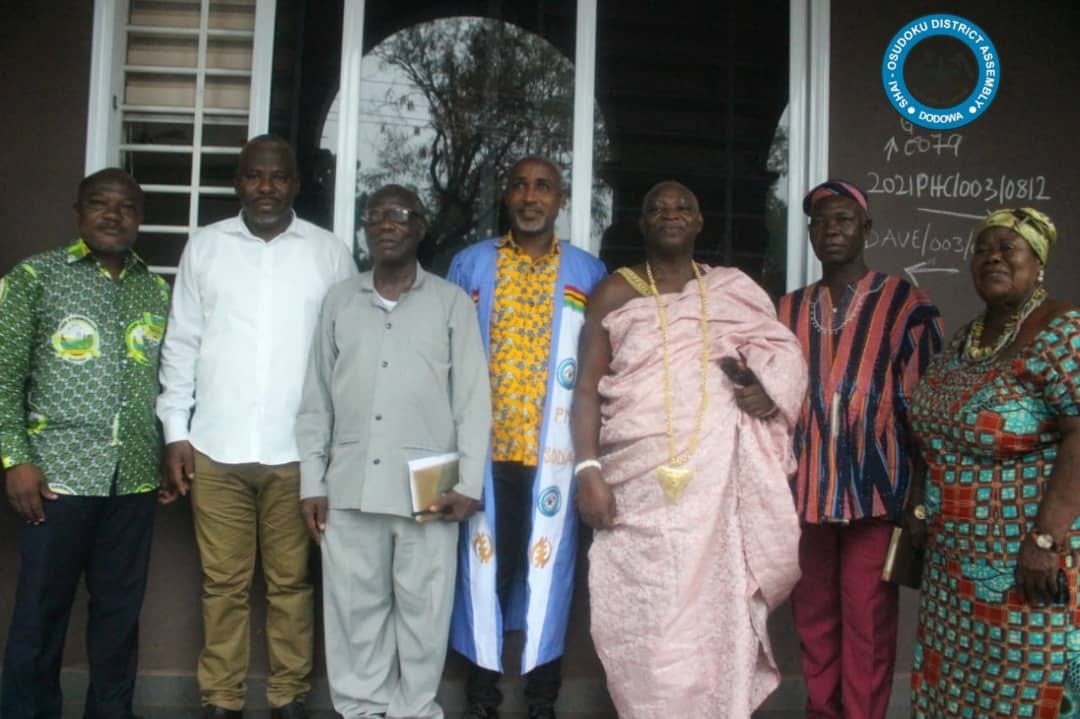 SHAI-OSUDOKU DISTRICT ASSEMBLY CONFERS WITH PAST EXECUTIVES ON MEASURES TO ENHANCE DEVELOPMENT.