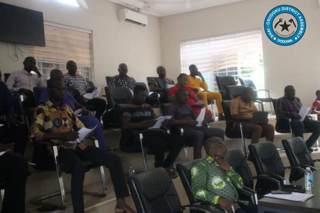 SHAI-OSUDOKU DISTRICT ASSEMBLY CONFERS WITH PAST EXECUTIVES ON MEASURES TO ENHANCE DEVELOPMENT.