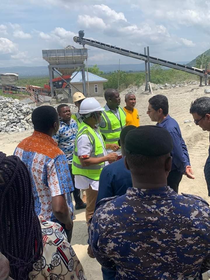 DCE OF SHAI-OSUDOKU TOURS SOME OF THE QUARRY SITES WITHIN THE DISTRICT WITH THE DEPUTY MINISTER FOR MINES,LANDS AND NATURAL RESOURCE AND HIS TEAM.