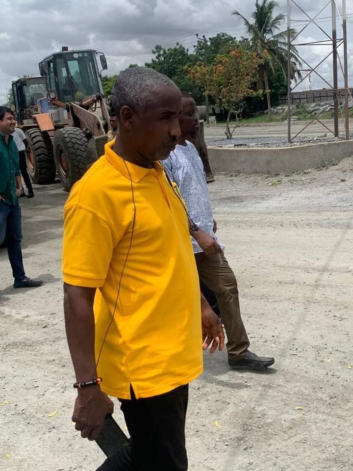 DCE OF SHAI-OSUDOKU TOURS SOME OF THE QUARRY SITES WITHIN THE DISTRICT WITH THE DEPUTY MINISTER FOR MINES,LANDS AND NATURAL RESOURCE AND HIS TEAM.