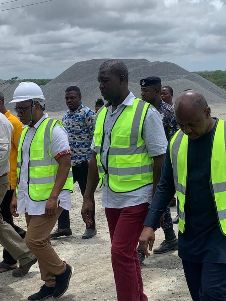 DCE OF SHAI-OSUDOKU TOURS SOME OF THE QUARRY SITES WITHIN THE DISTRICT WITH THE DEPUTY MINISTER FOR MINES,LANDS AND NATURAL RESOURCE AND HIS TEAM.