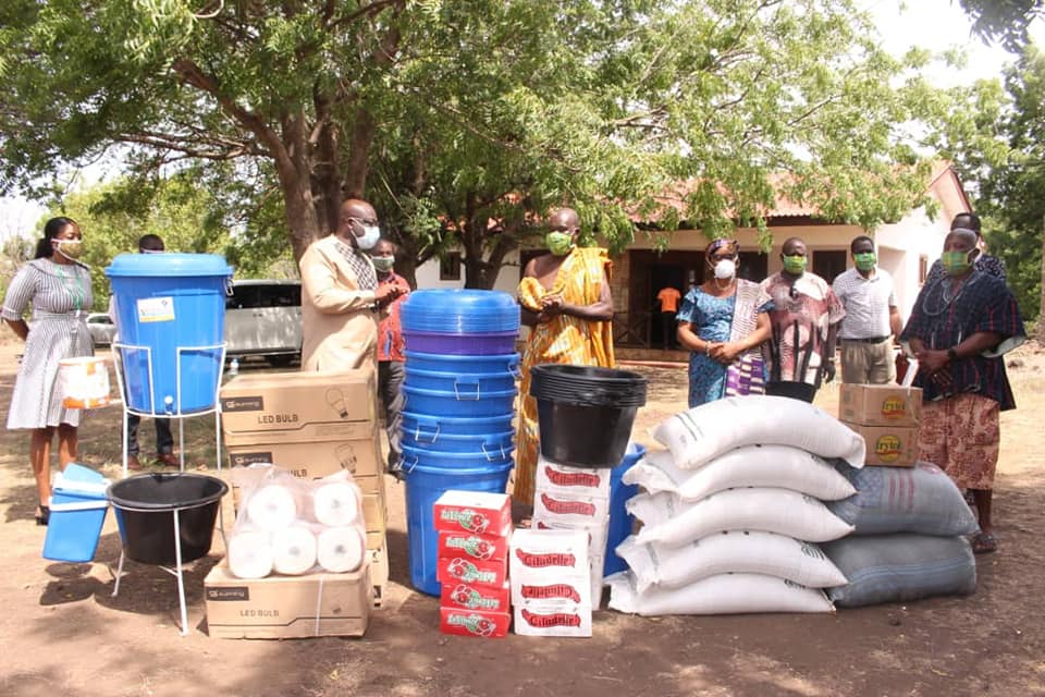 Shai-Osudoku District Chief Executive Makes Donation On Behalf Of His Excellency Akufo Addo.