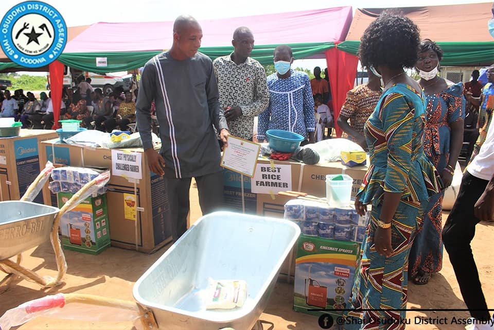 Shai-Osudoku awards Distinguished Farmers