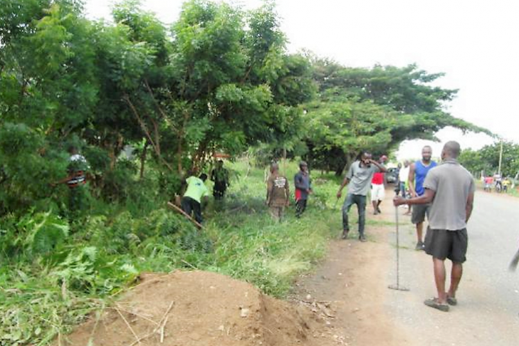 Residents of Osuwem, Asutsuare marks Founder’s Day with a clean-up. SODA